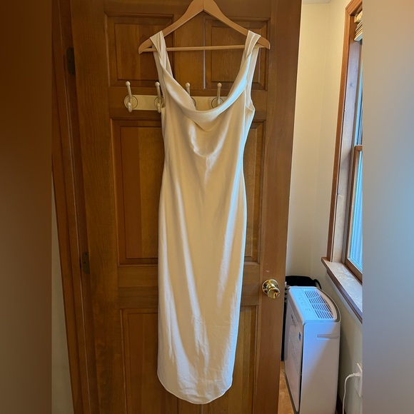 x REVOLVE Kylen Midi Dress in Ivory
Michael Costello - Picture 3 of 10